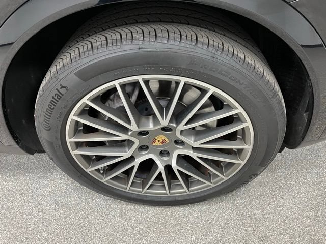 Used 2022 Porsche Cayenne Platinum Edition AWD/4WD image 16