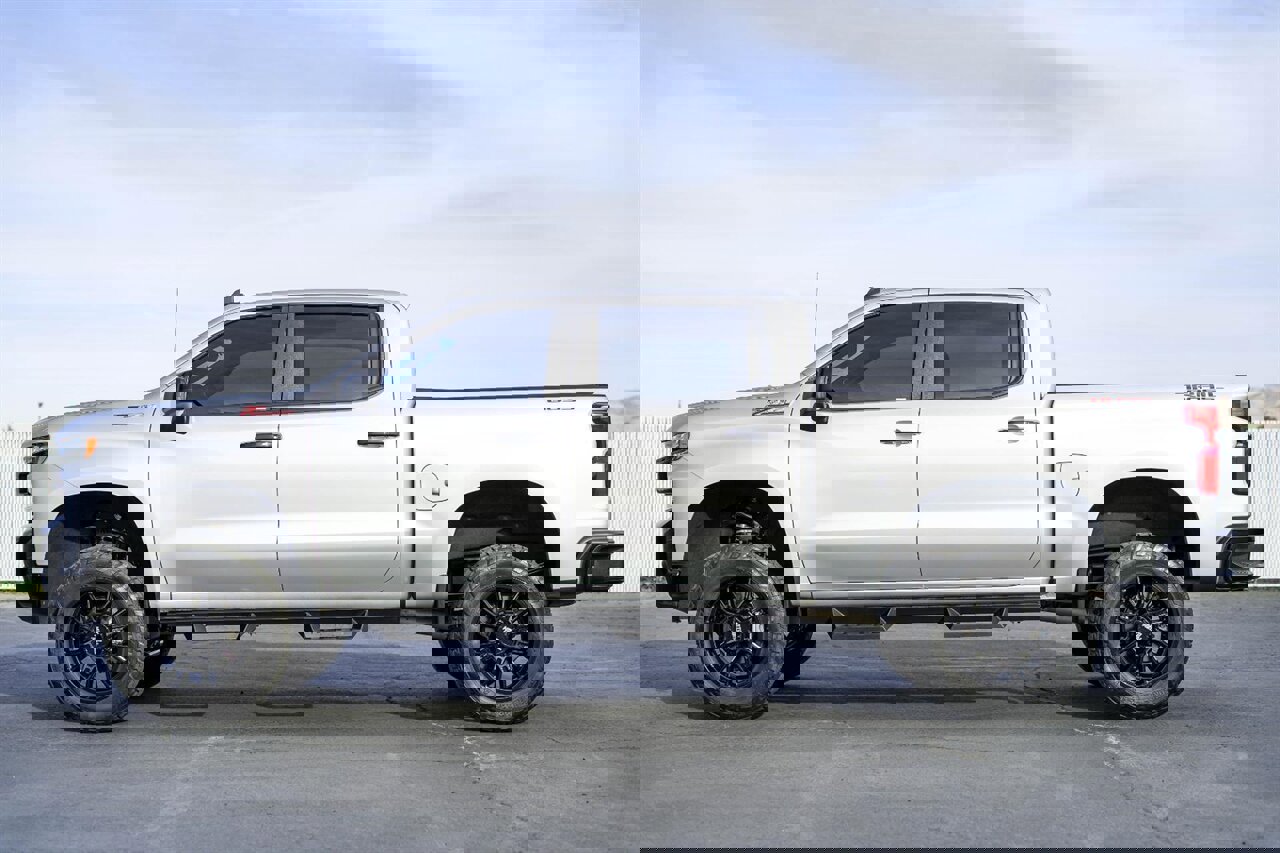 Used 2021 Chevrolet Silverado 1500 LT Trail Boss w/ Convenience Package II image 3