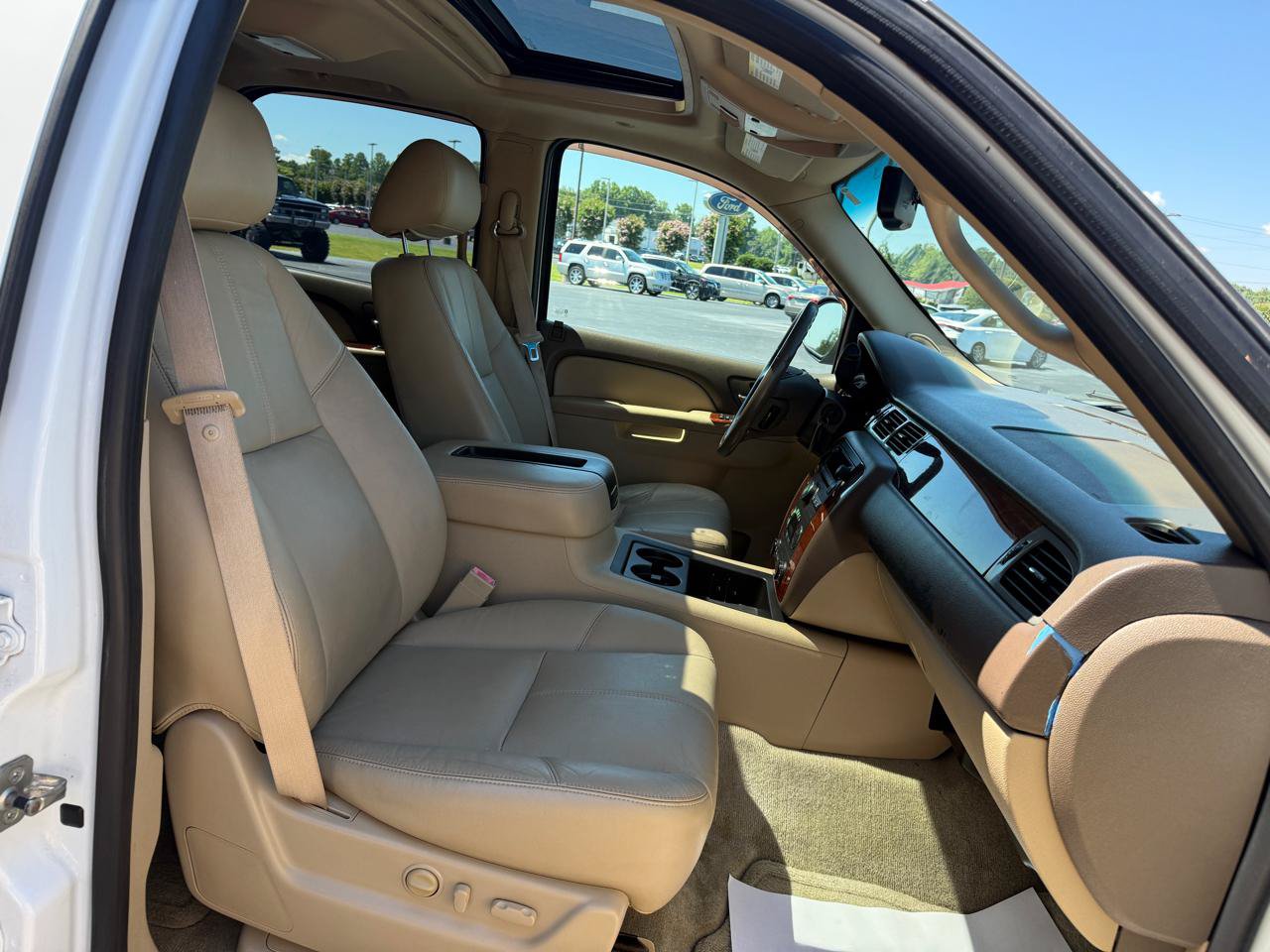 Used 2010 Chevrolet Tahoe LT w/ Luxury Package RWD image 14