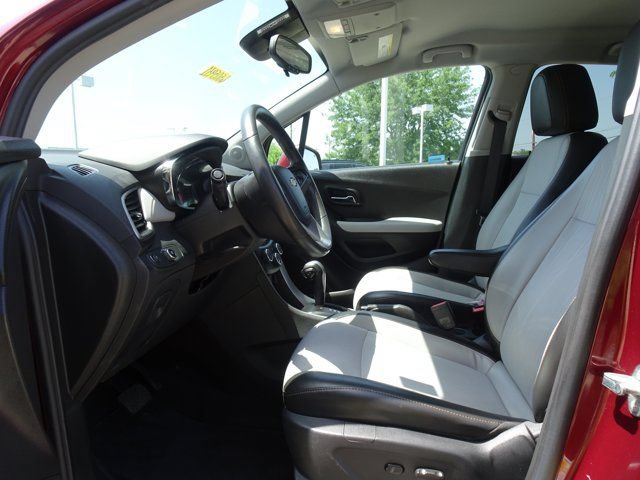 Used 2017 Chevrolet Trax LT w/ LT Convenience Package FWD image 7