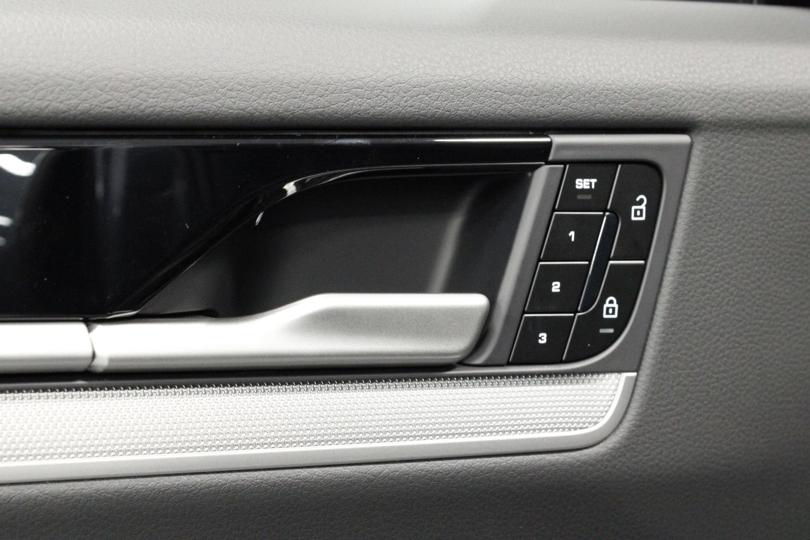 New 2026 Porsche Cayenne Coupe AWD/4WD image 28