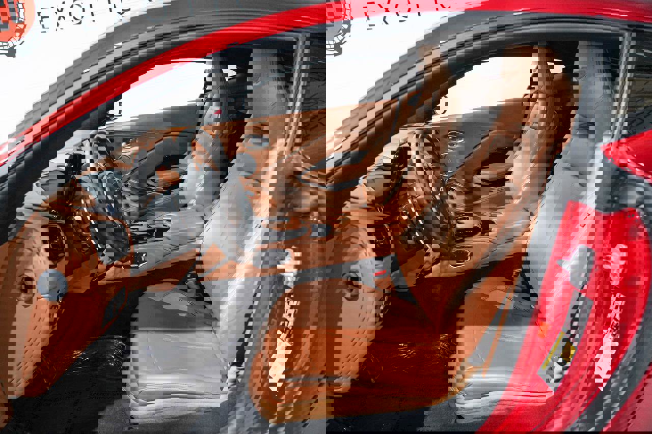 Used 2020 Aston Martin V8 Vantage Coupe image 8