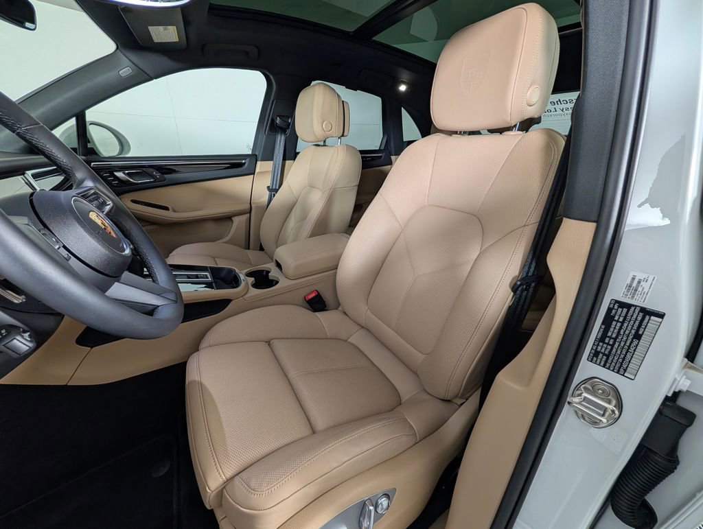 Certified 2025 Porsche Macan S image 5
