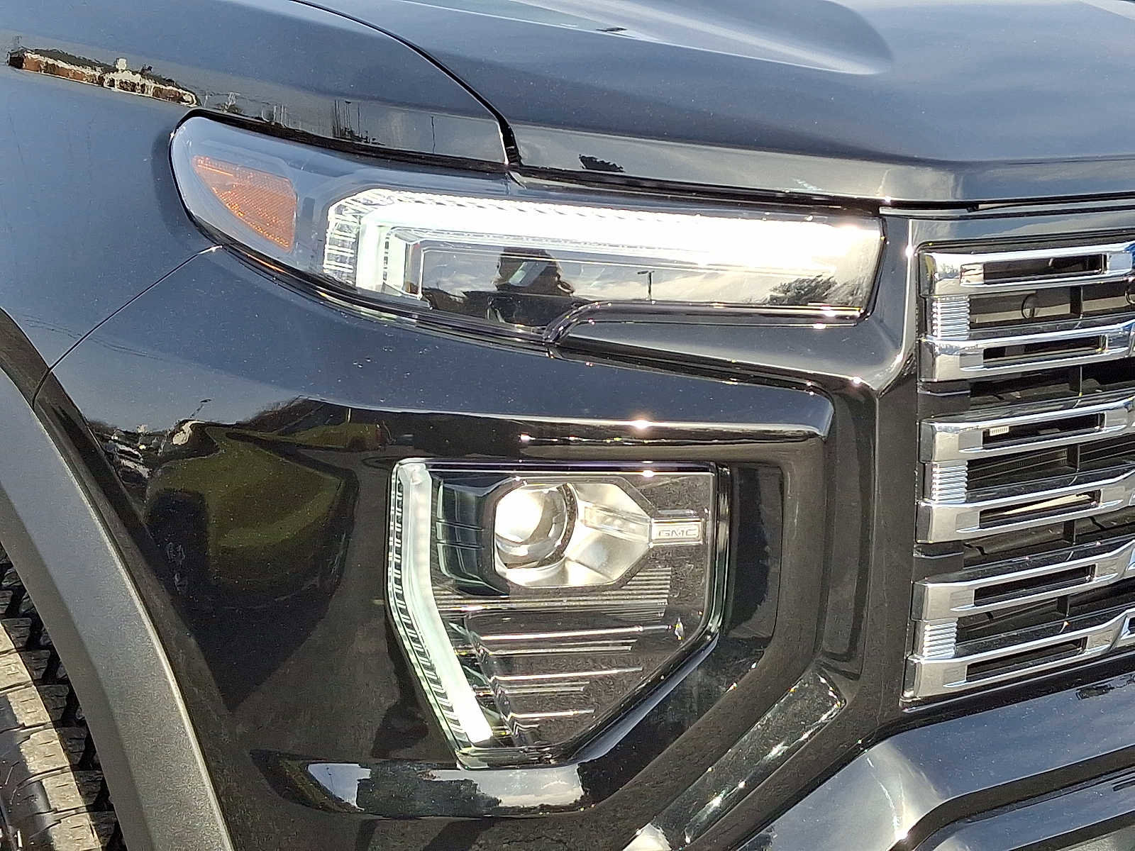 Used 2025 GMC Canyon Denali w/ LPO, Denali Black Edition image 9