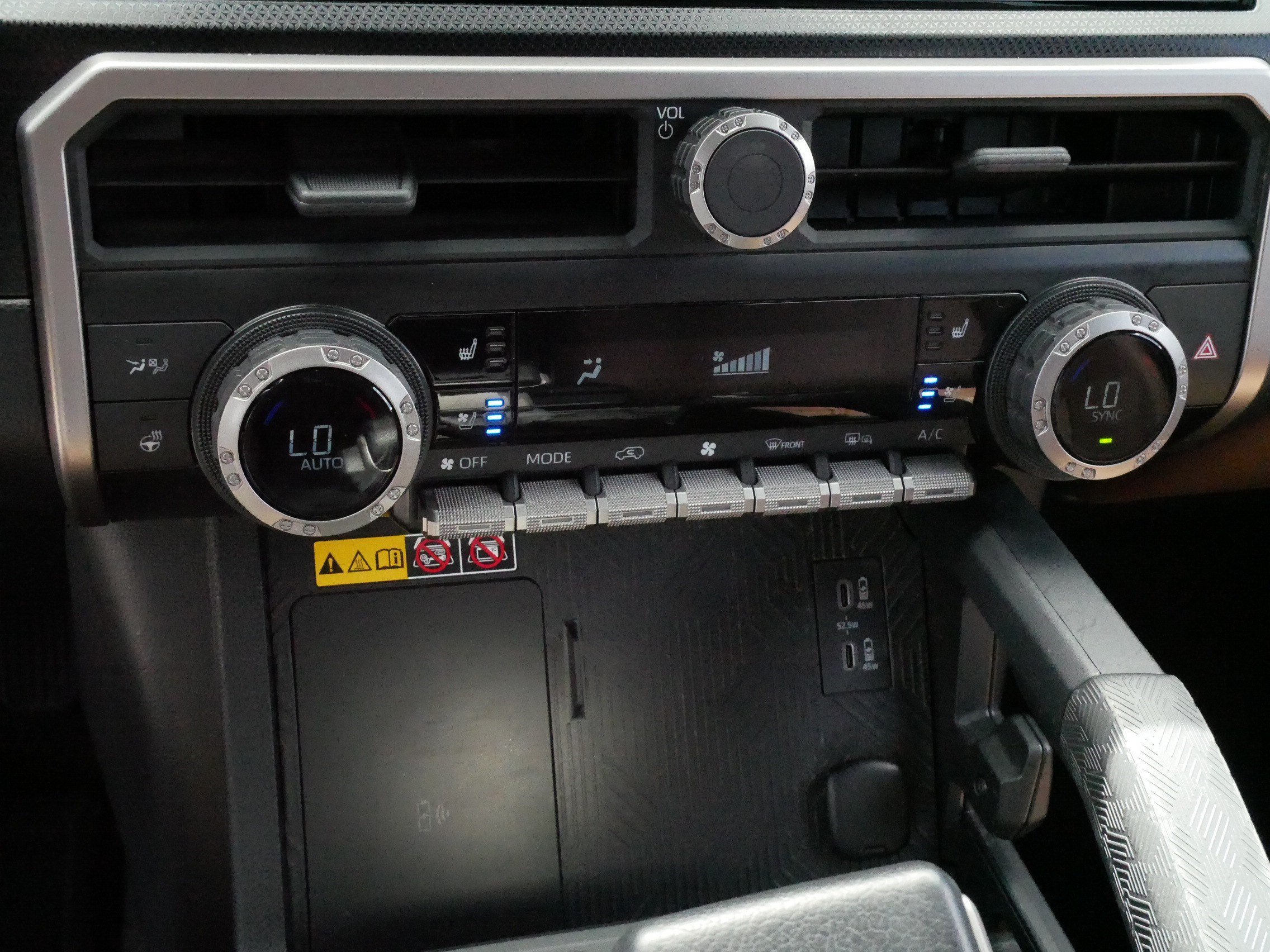 Used 2025 Toyota 4Runner Limited AWD/4WD image 23