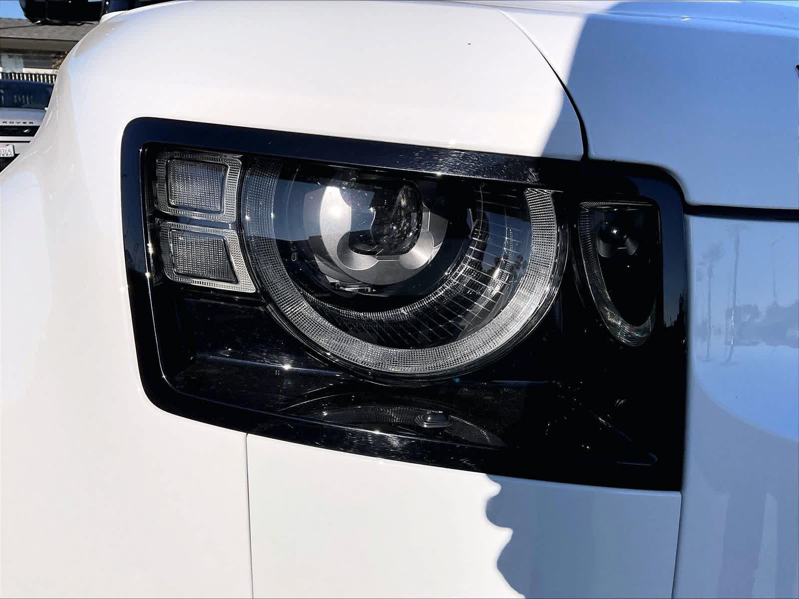 Used 2024 Land Rover Defender 110 X-Dynamic SE AWD/4WD image 33