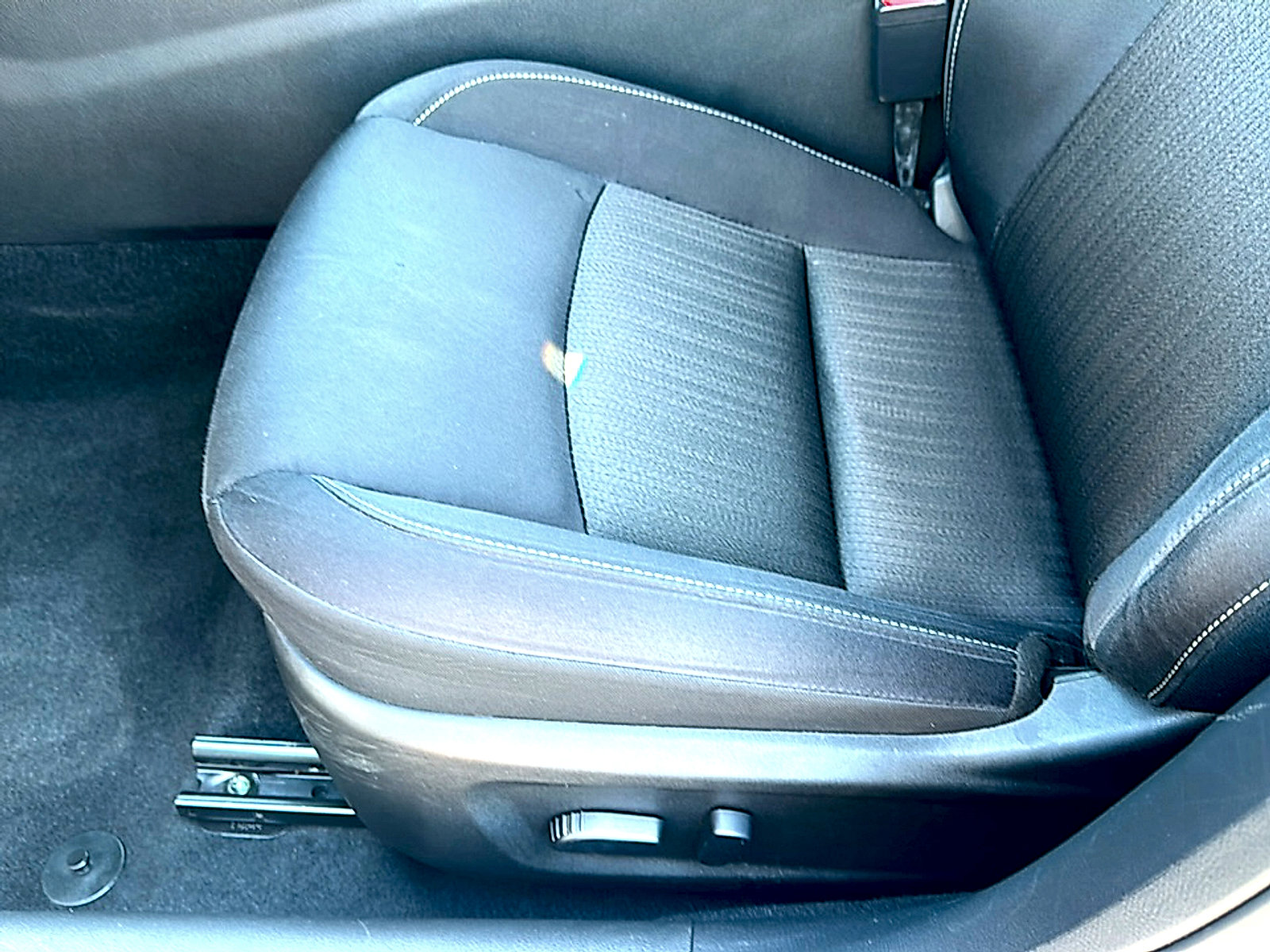 Used 2025 Nissan Altima 2.5 SV FWD image 15