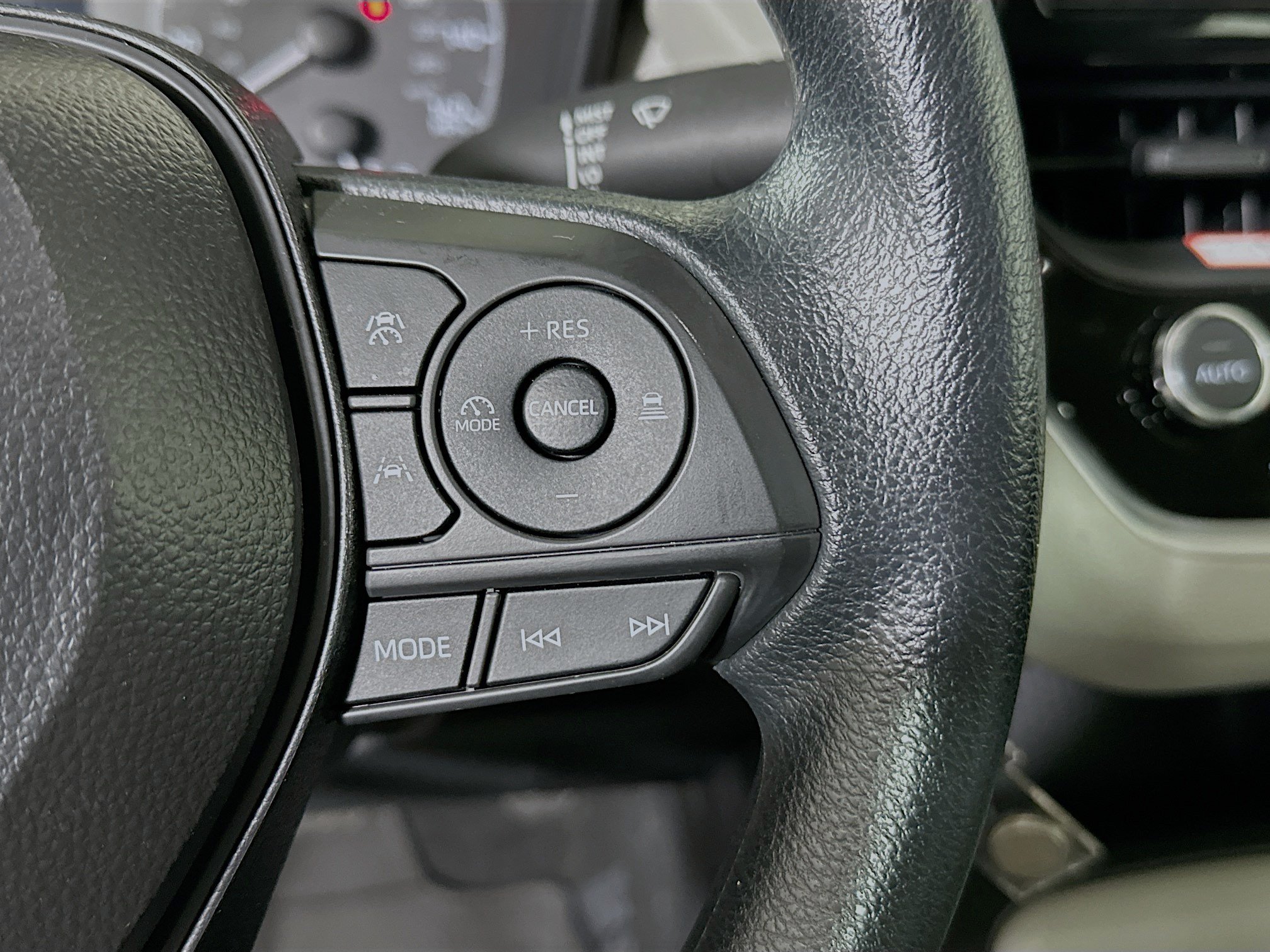 Used 2025 Toyota Corolla LE FWD image 17