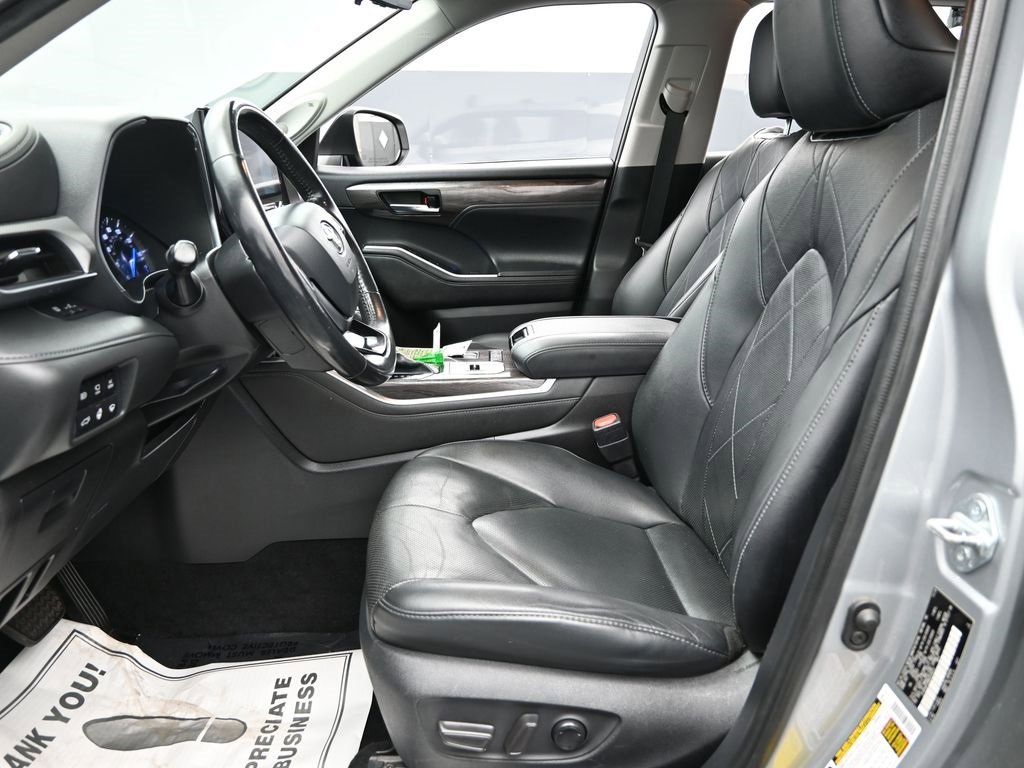 Used 2021 Toyota Highlander Platinum image 10