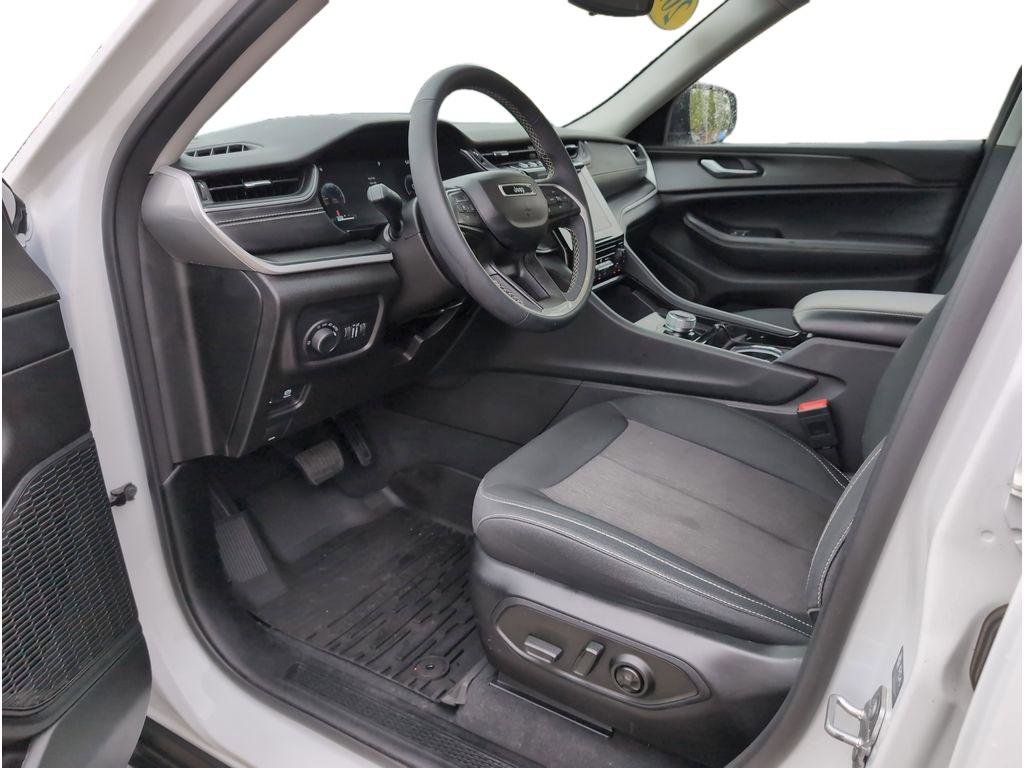 Used 2023 Jeep Grand Cherokee Laredo w/ Trailer Tow Prep Group (B) image 8