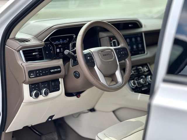 Used 2021 GMC Yukon Denali w/ Denali Premium Package AWD/4WD image 14