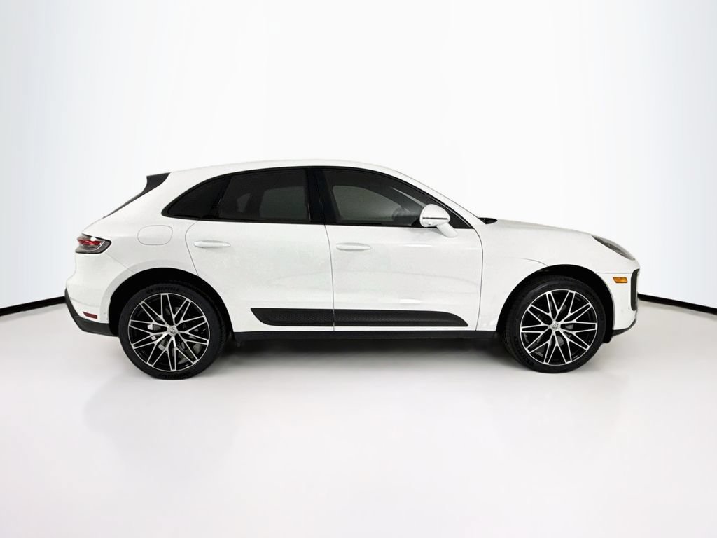 Used 2025 Porsche Macan AWD/4WD image 8