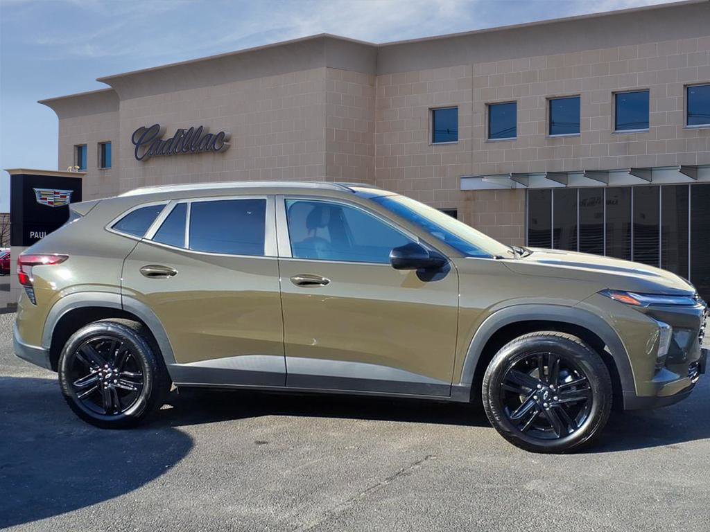 Used 2024 Chevrolet Trax ACTIV w/ Sunroof Package image 4