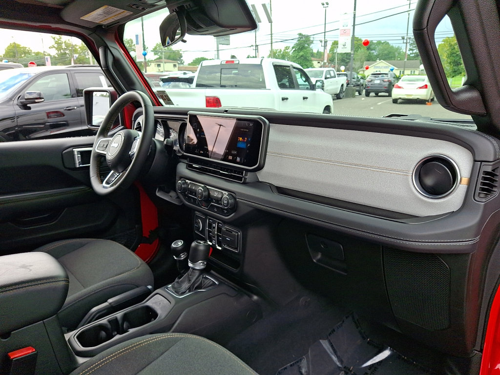 Used 2025 Jeep Wrangler Unlimited Sahara AWD/4WD image 11