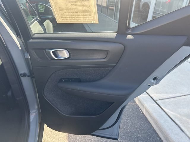 Certified 2025 Volvo XC40 B5 Plus AWD/4WD image 12