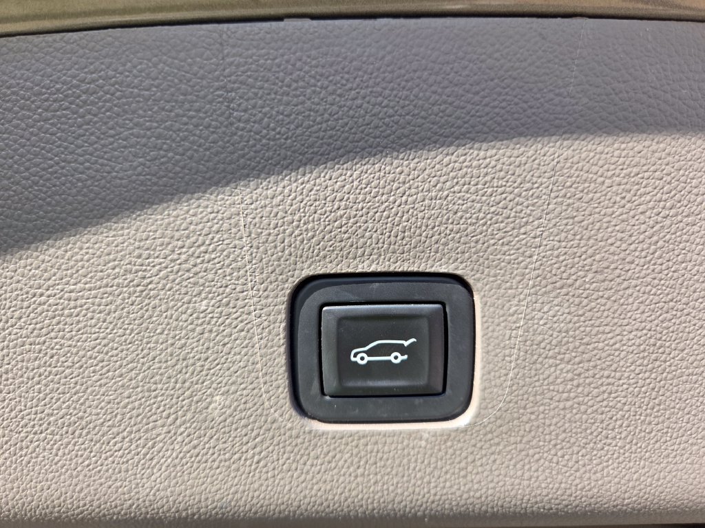 Used 2019 Chevrolet Traverse Premier w/ LPO, Cargo Package AWD/4WD image 16