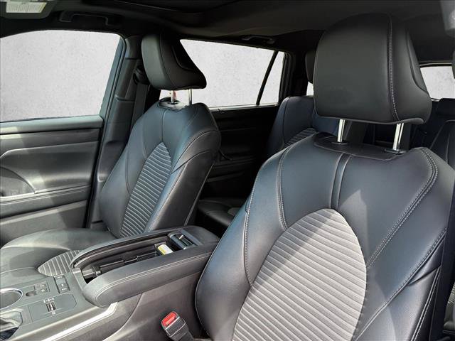 Used 2021 Toyota Highlander XSE FWD image 15