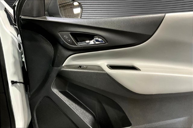 Used 2022 Chevrolet Equinox LS w/ LS Convenience Package FWD image 24