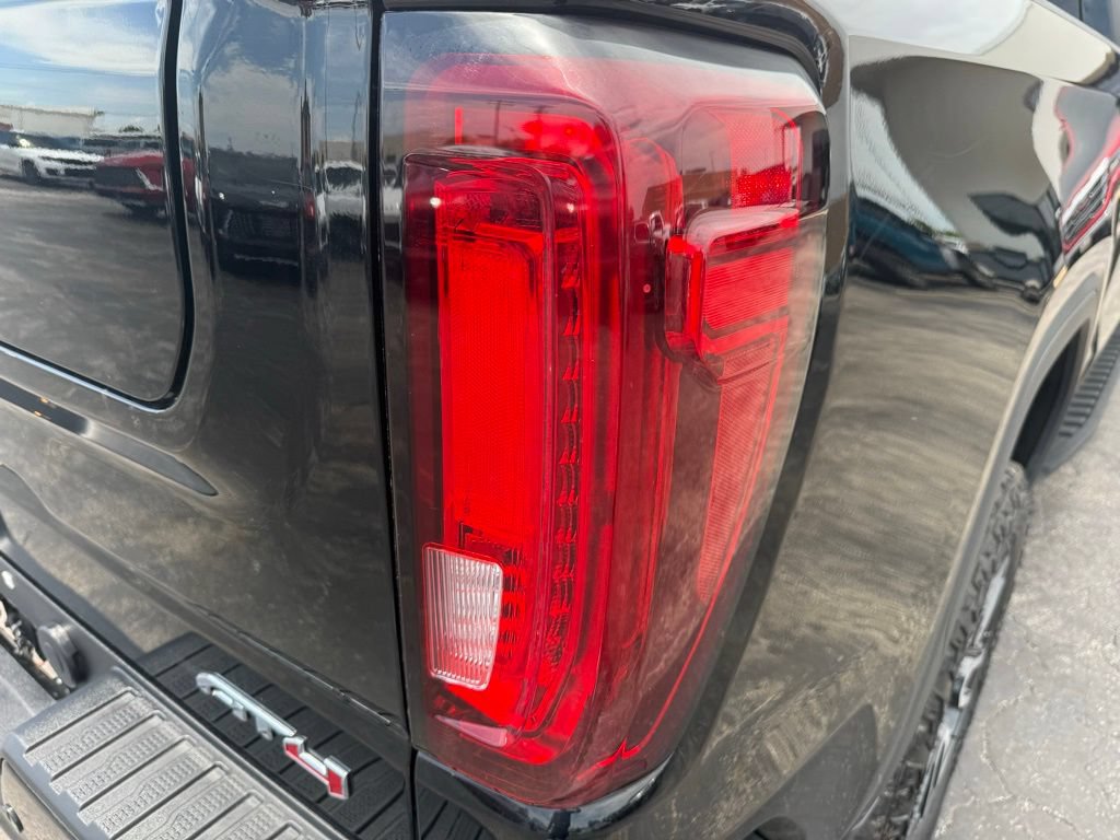 Used 2025 GMC Sierra 1500 AT4 w/ AT4 Premium Package AWD/4WD image 8