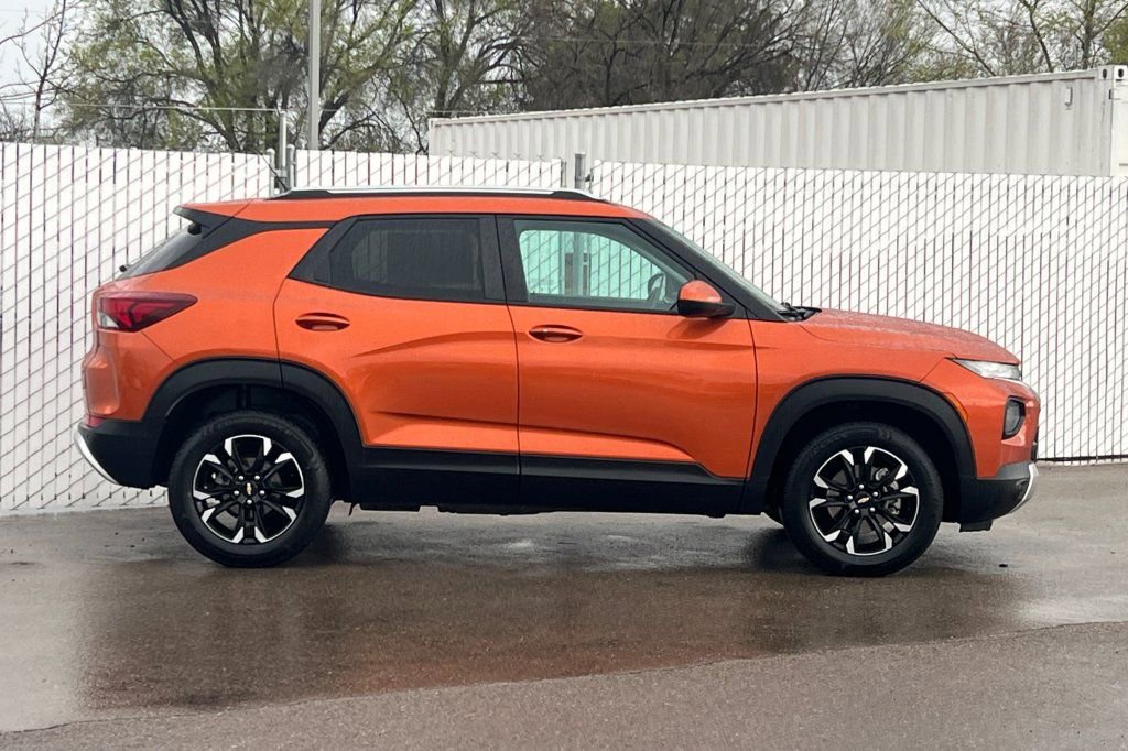 Used 2022 Chevrolet TrailBlazer LT w/ Driver Confidence Package AWD/4WD image 3