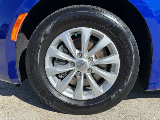 Used 2019 Chrysler Pacifica Touring Plus FWD image 12