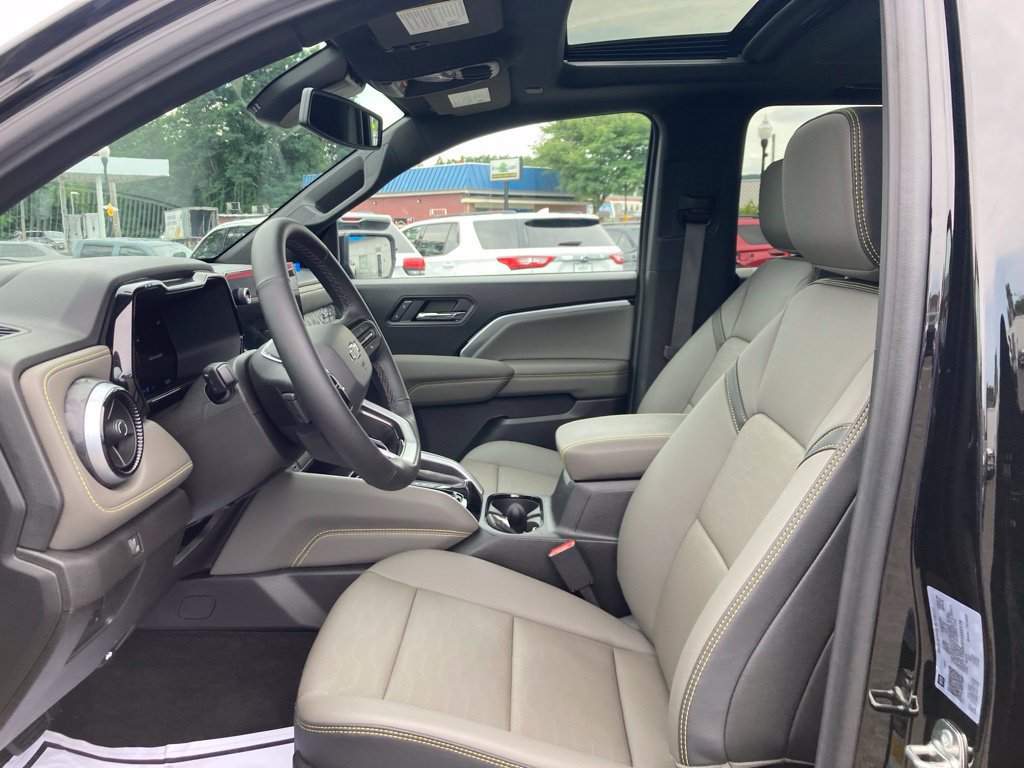 New 2026 Chevrolet Colorado ZR2 w/ Technology Package AWD/4WD image 3