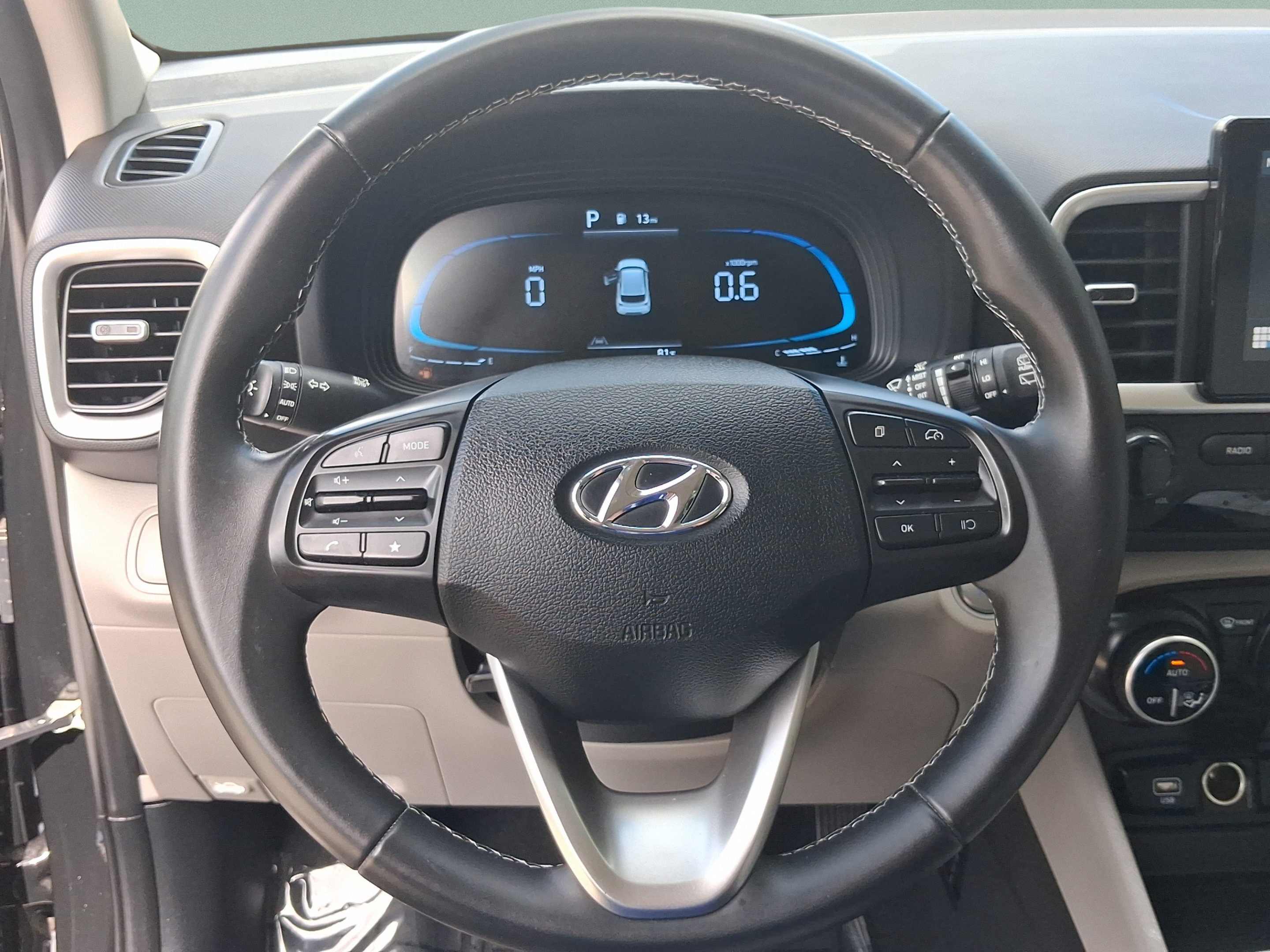 Used 2025 Hyundai Venue SEL FWD image 10