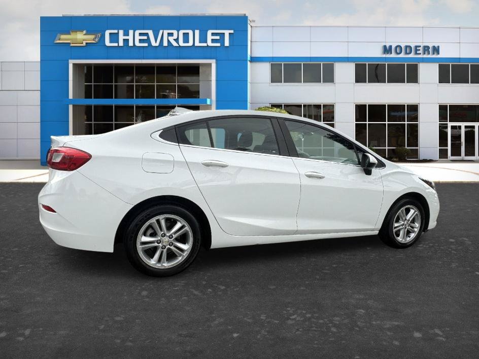 Used 2017 Chevrolet Cruze LT w/ Sun And Sound Package FWD image 4