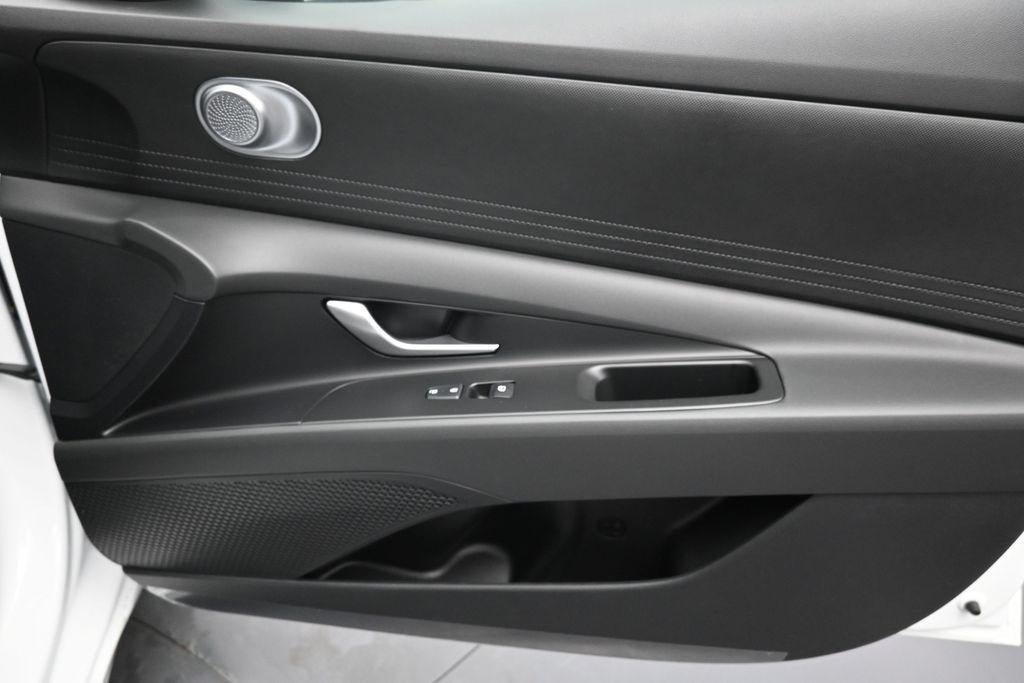 New 2026 Hyundai Elantra SE FWD image 30