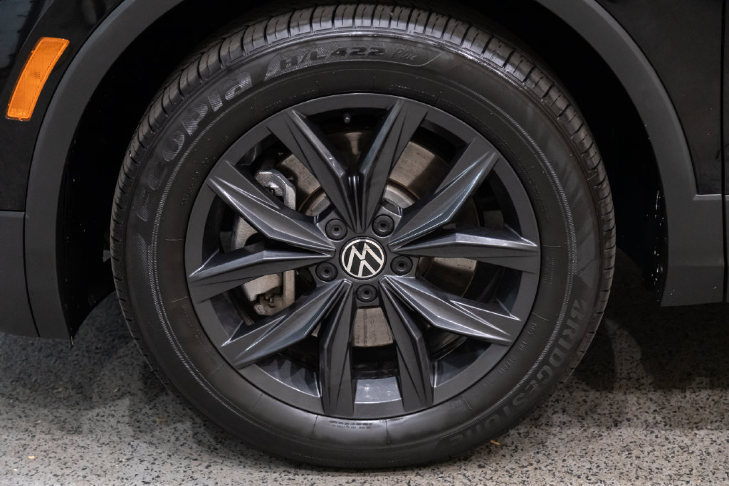 Used 2024 Volkswagen Tiguan SE AWD/4WD image 8