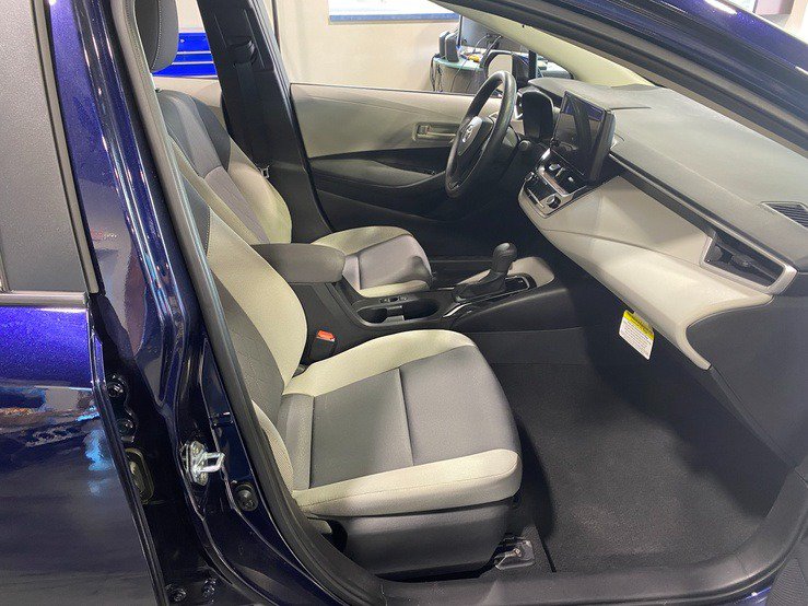 Used 2025 Toyota Corolla LE w/ LE Premium Package FWD image 20