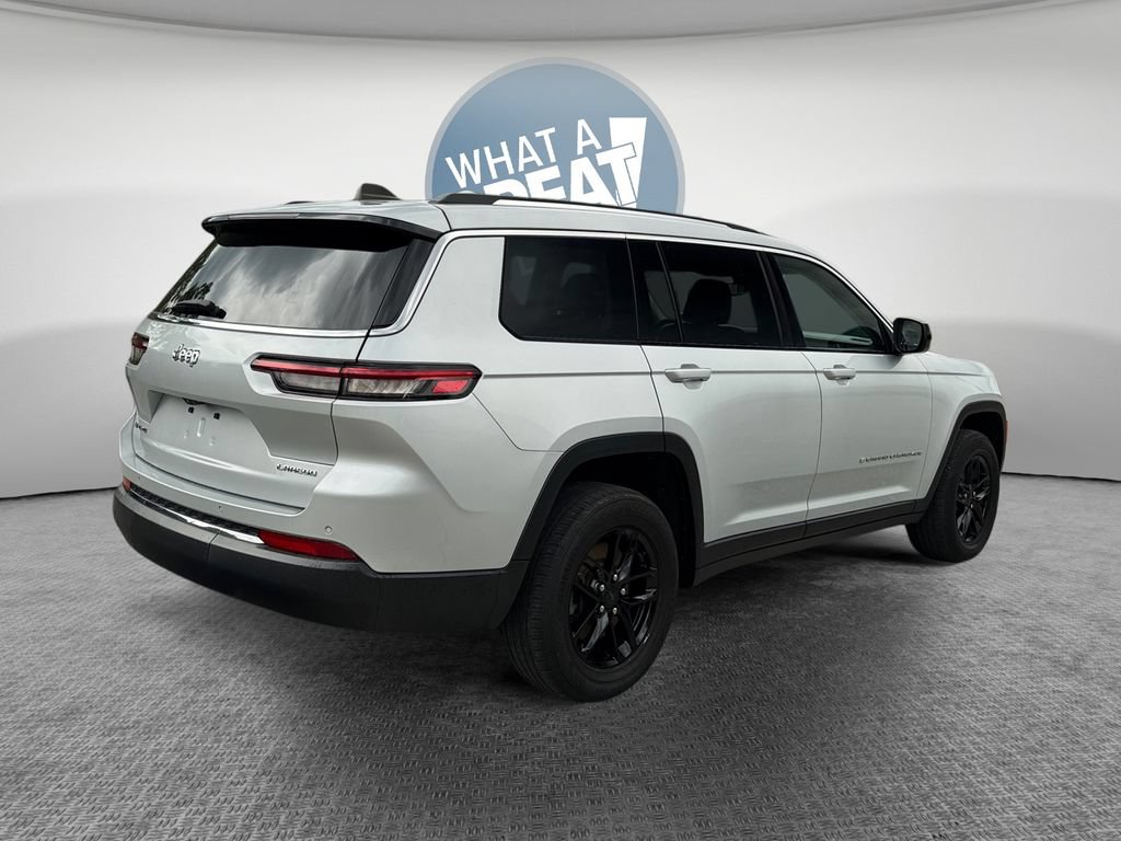 Used 2023 Jeep Grand Cherokee L Laredo w/ Trailer Tow Group (B) AWD/4WD image 3