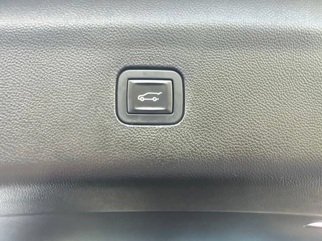 Used 2018 Buick Enclave Essence AWD/4WD image 35