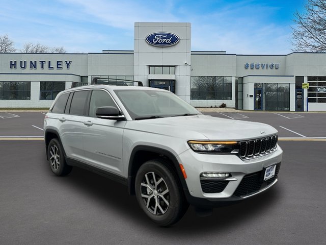 Used 2023 Jeep Grand Cherokee Limited w/ Luxury Tech Group II AWD/4WD image 3