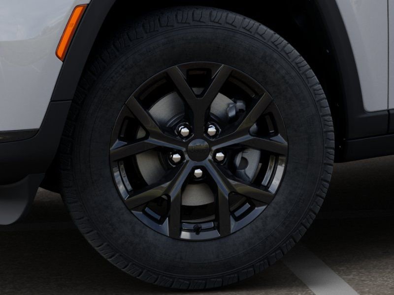 New 2025 Jeep Grand Cherokee L Altitude image 8