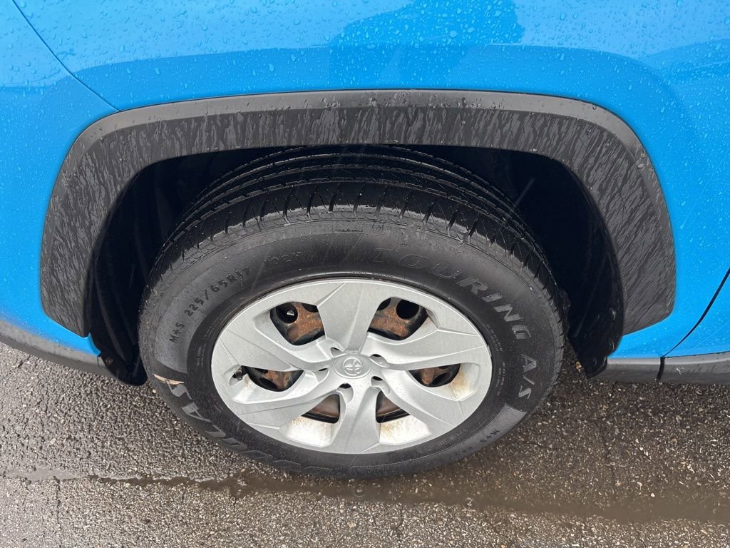 Used 2020 Toyota RAV4 LE image 8