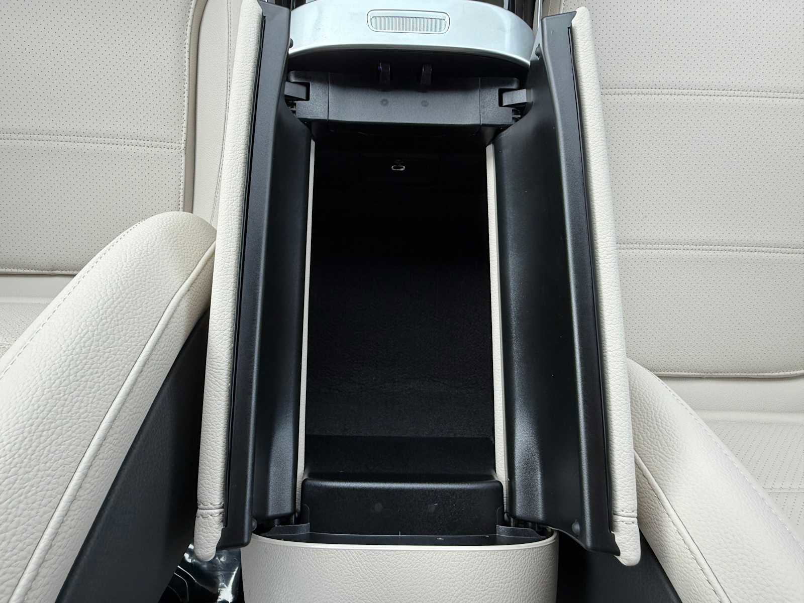 Used 2025 Mercedes-Benz C 300 4MATIC Sedan image 14