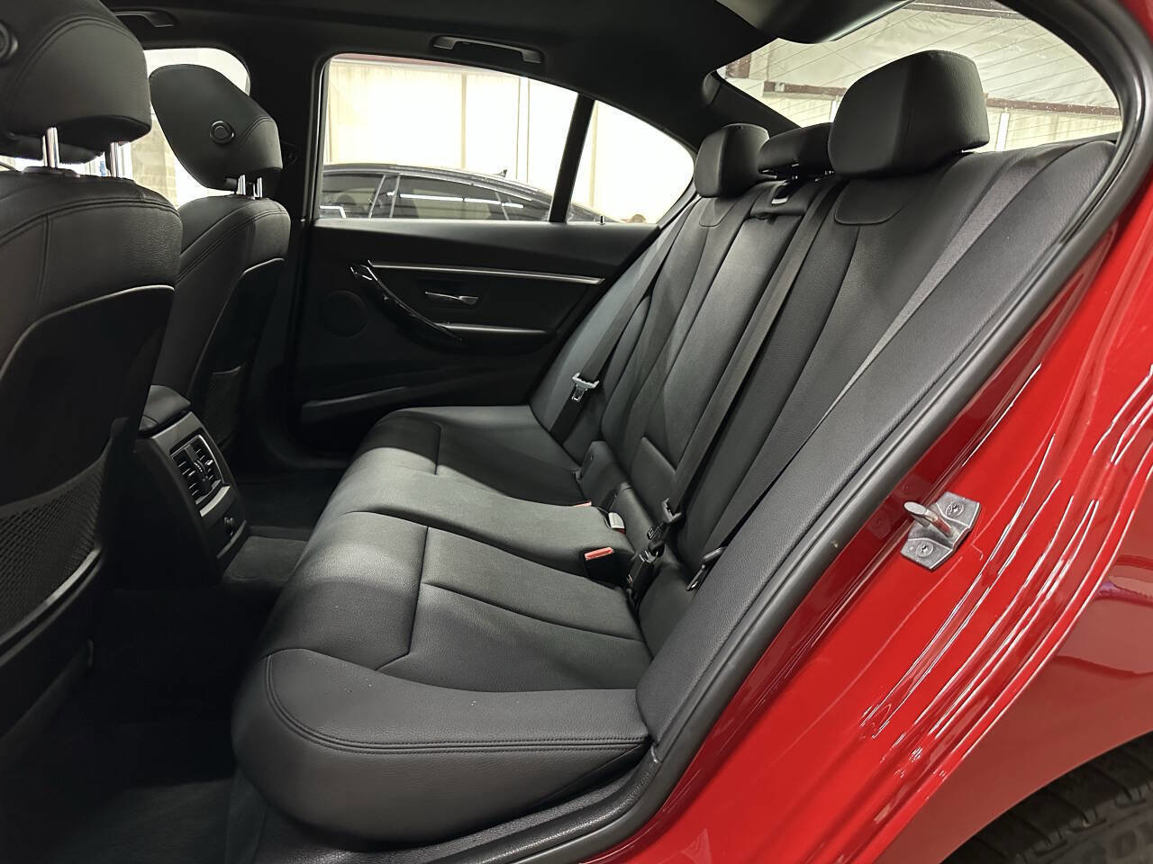 Used 2018 BMW 330i xDrive 330i xDrive AWD 4dr Sedan image 13