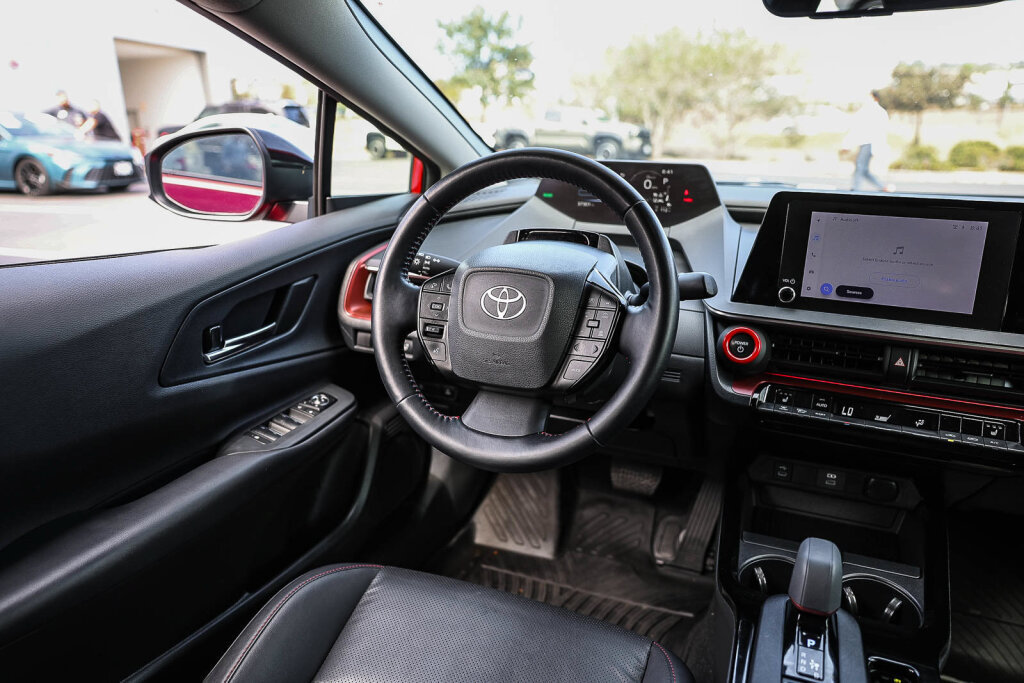 Certified 2023 Toyota Prius Prime FWD image 4