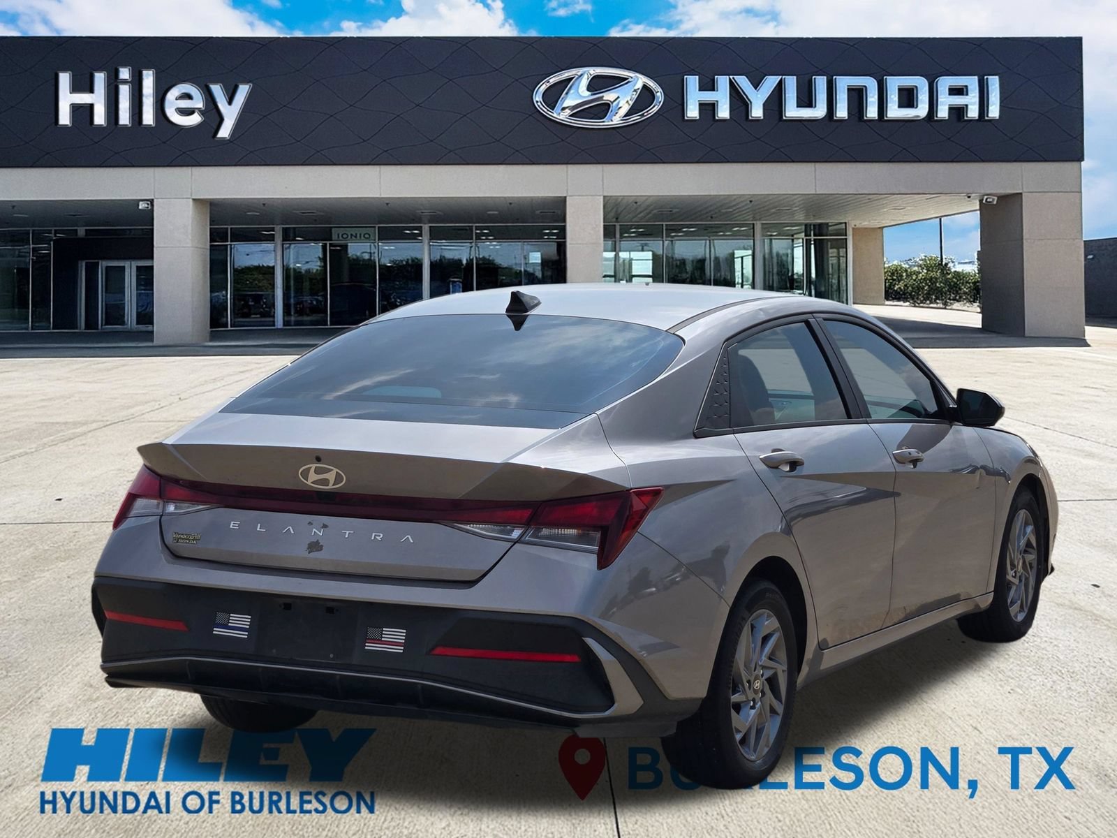 Used 2024 Hyundai Elantra SEL FWD image 4
