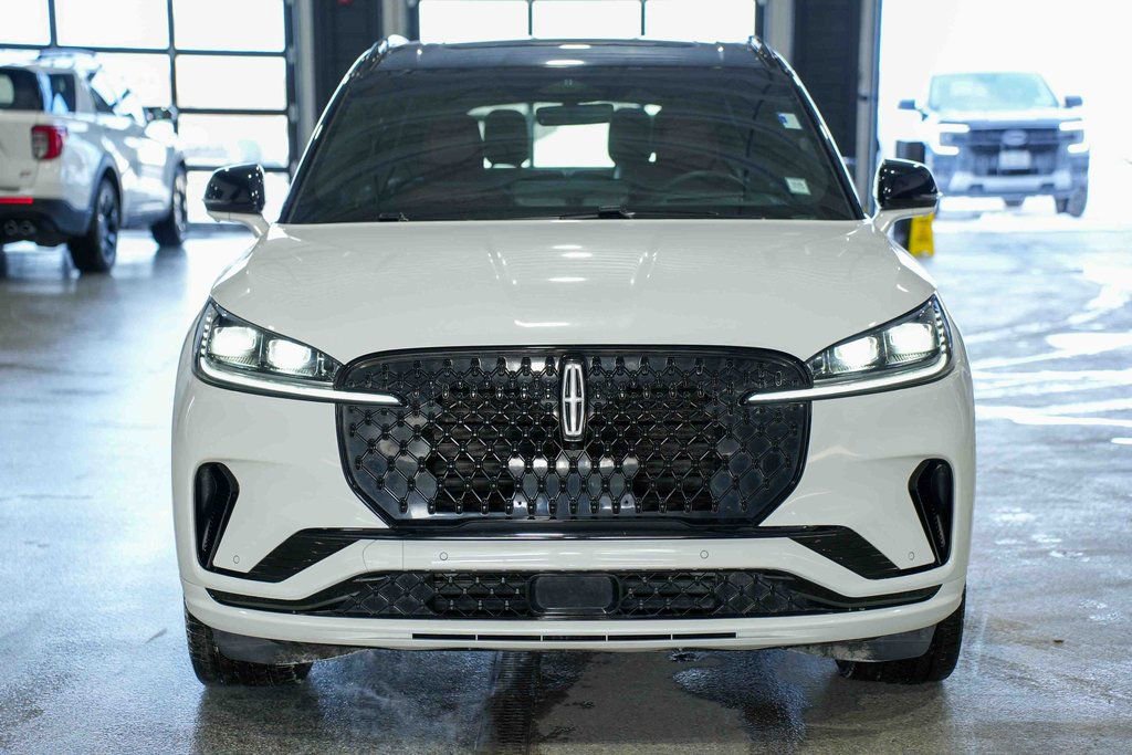 Used 2025 Lincoln Aviator Reserve w/ Jet Appearance Package image 2