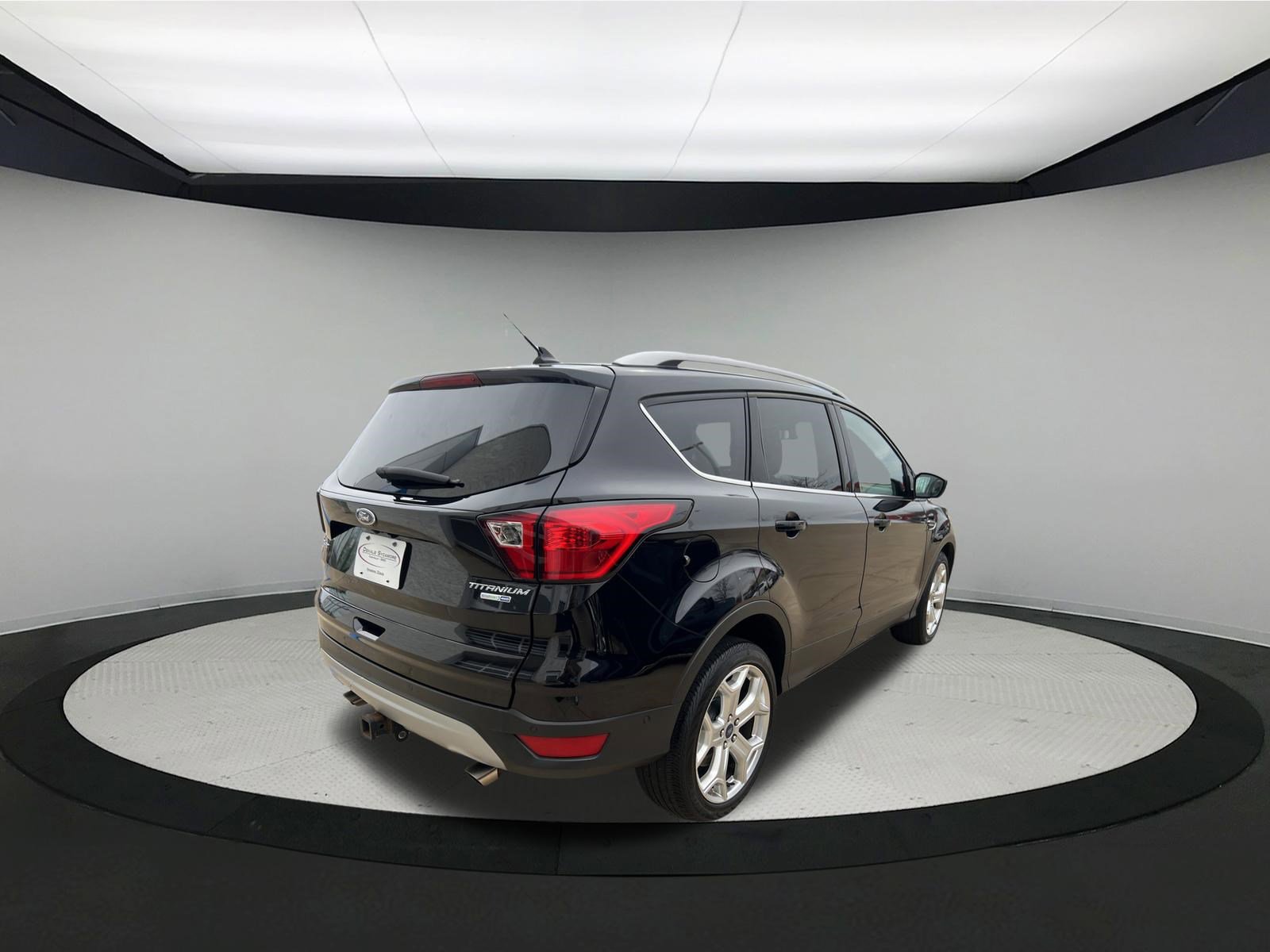 Used 2019 Ford Escape Titanium image 3