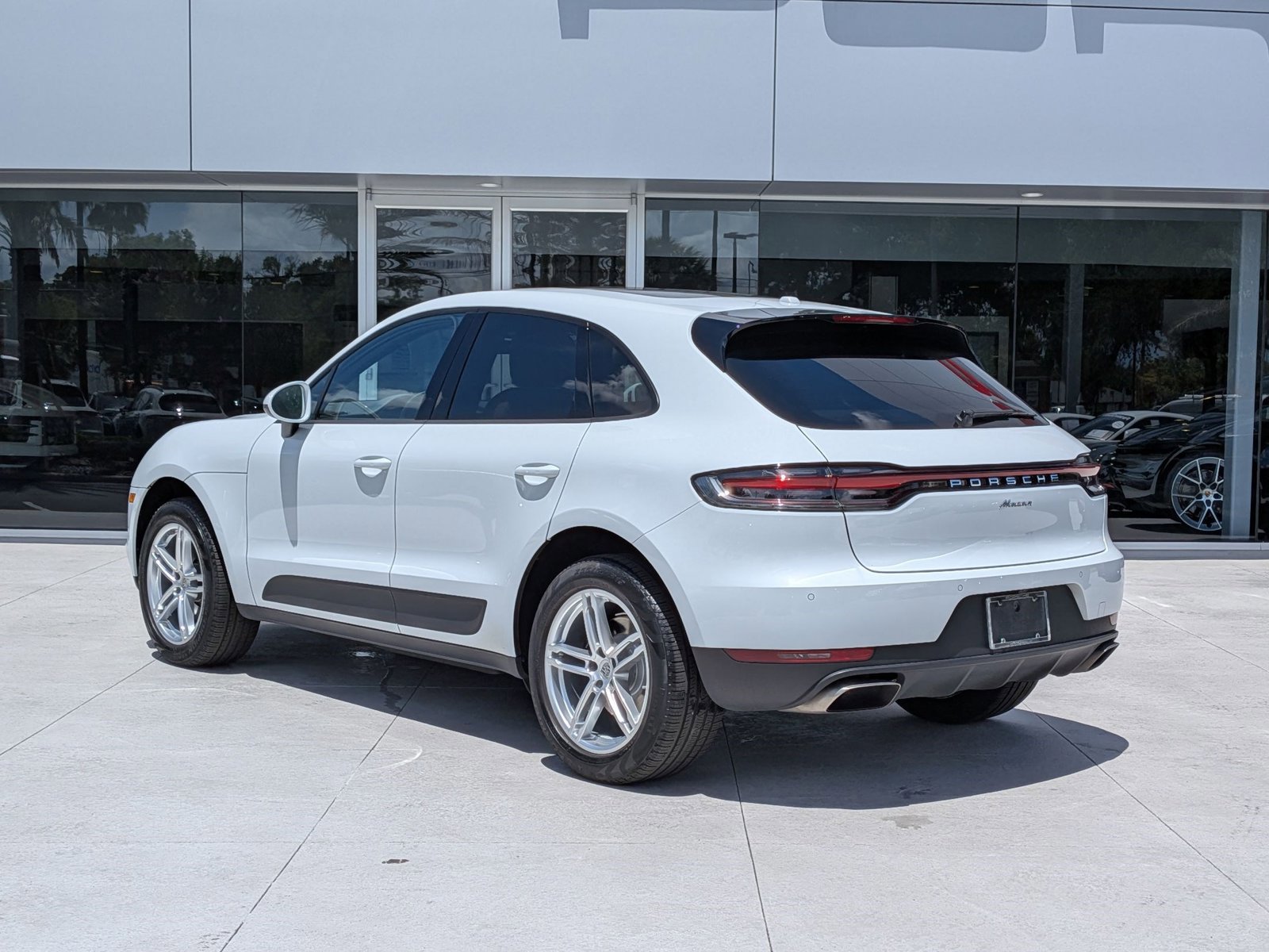 Used 2019 Porsche Macan AWD/4WD image 3