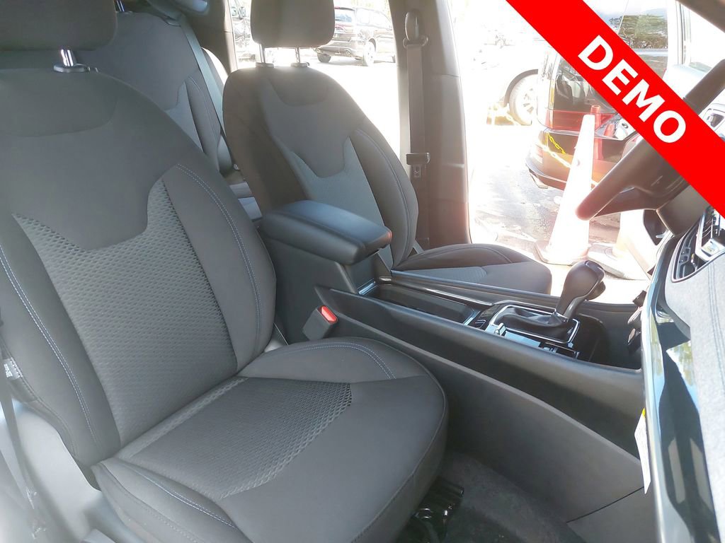 New 2025 Jeep Compass Sport image 10