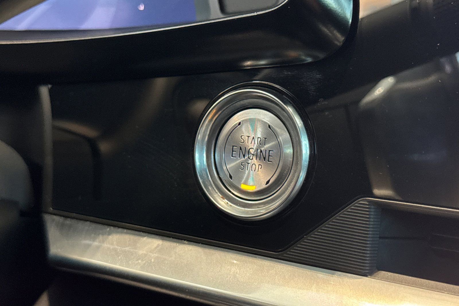 Used 2022 Chevrolet Corvette Stingray Convertible w/ Z51 Performance Package image 24