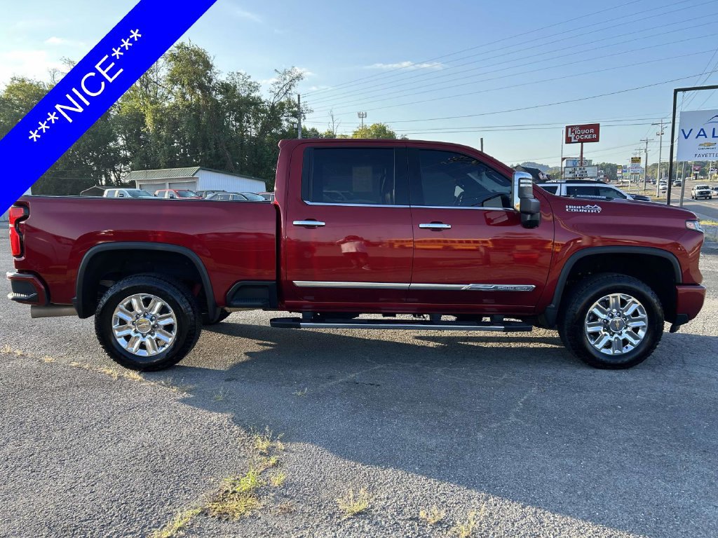 Used 2025 Chevrolet Silverado 2500 High Country w/ High Country Premium Package AWD/4WD image 2
