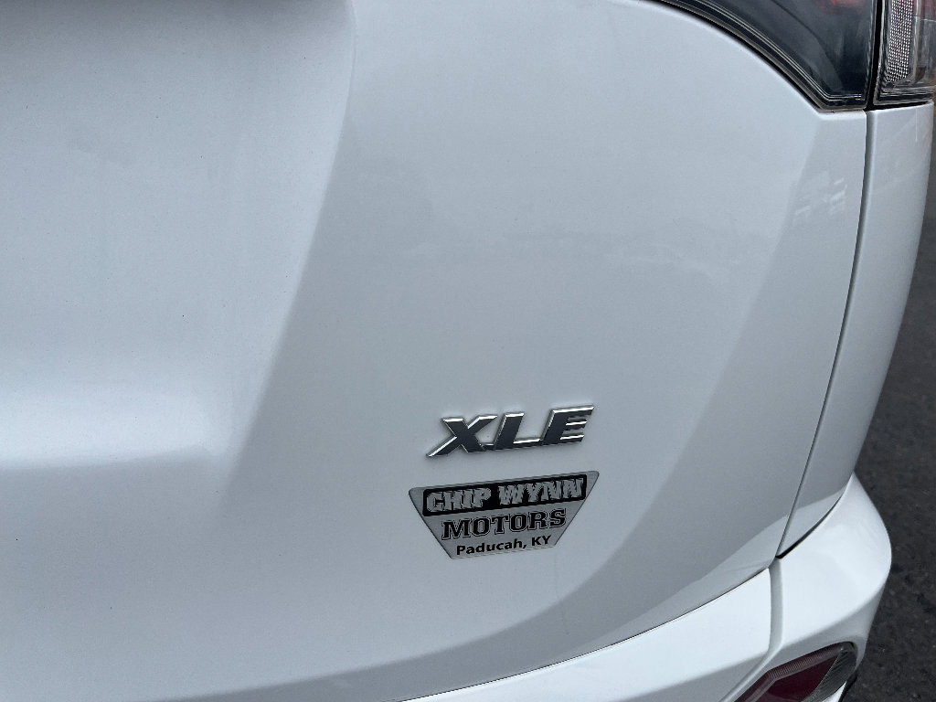 Used 2018 Toyota RAV4 XLE image 10
