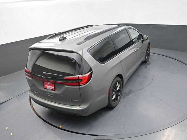 Used 2025 Chrysler Pacifica Limited image 26