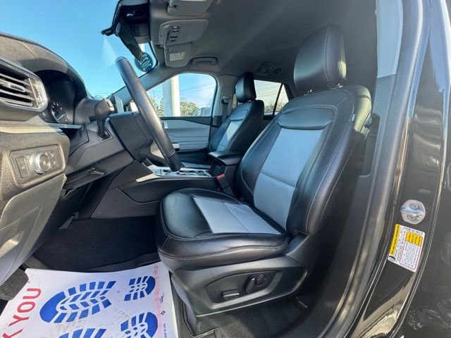 Used 2022 Ford Explorer XLT w/ Equipment Group 202A image 16