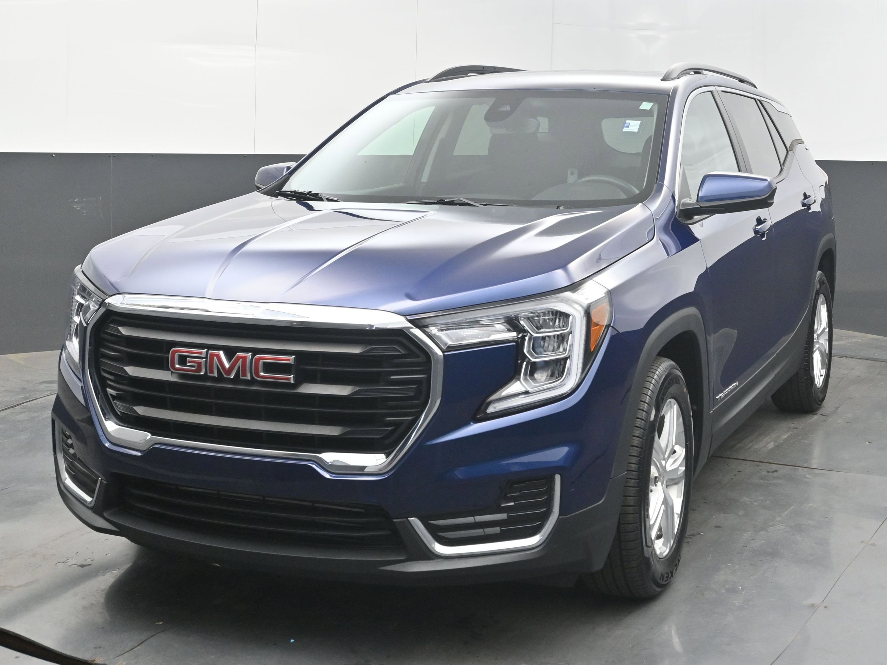 Certified 2022 GMC Terrain SLE w/ Driver Convenience Package FWD image 4